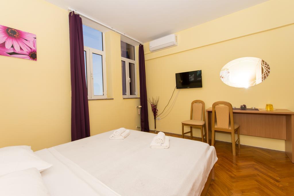 Guest House Mamut Kaštela Εξωτερικό φωτογραφία