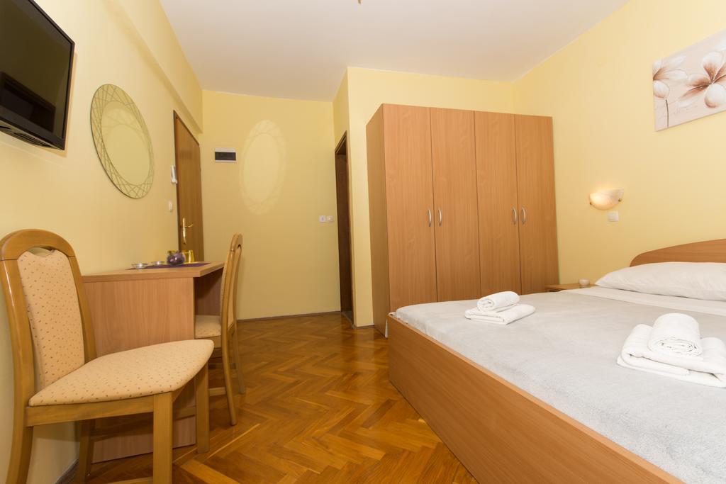 Guest House Mamut Kaštela Εξωτερικό φωτογραφία