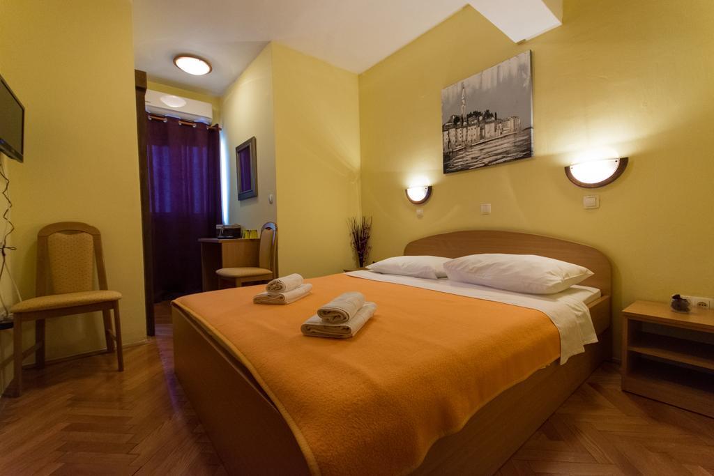 Guest House Mamut Kaštela Εξωτερικό φωτογραφία