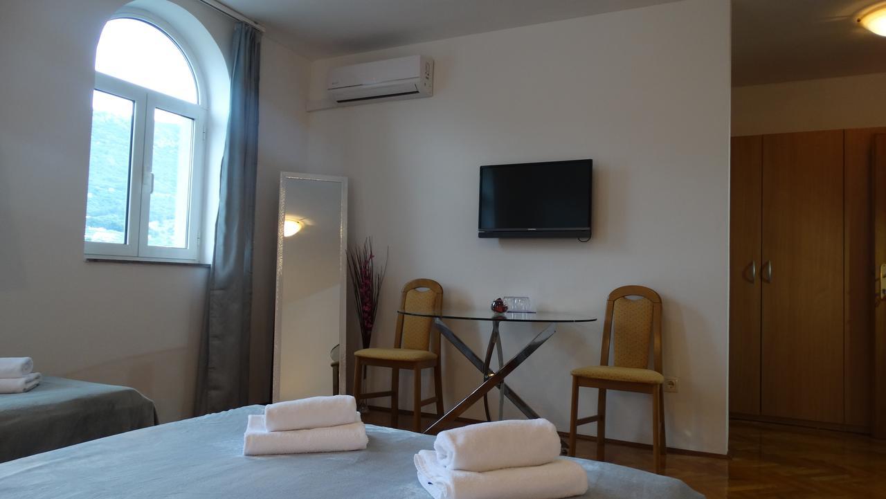 Guest House Mamut Kaštela Εξωτερικό φωτογραφία